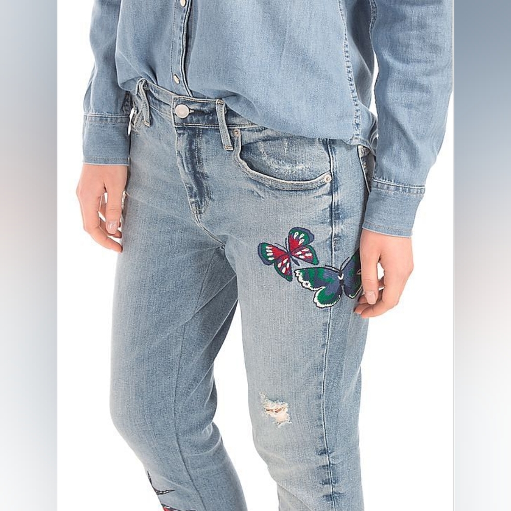 Gap 🤍 1969 Embroidered Best Girlfriend Jeans